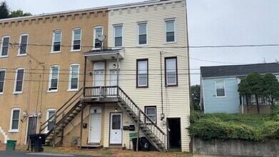Building Photo - 643 S 9th St