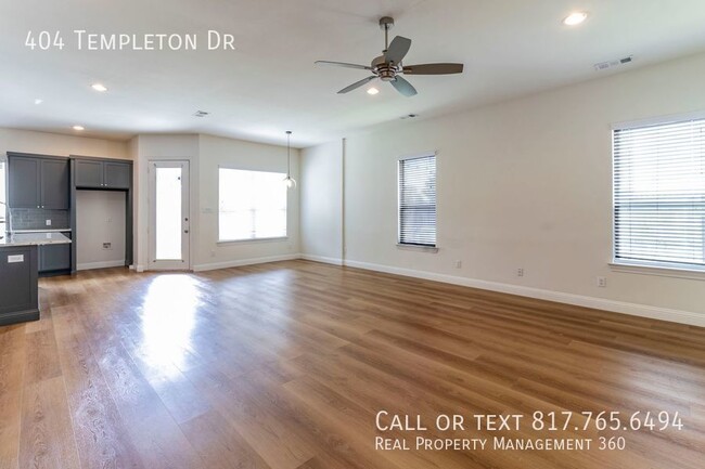 Foto del edificio - 404 Templeton Dr