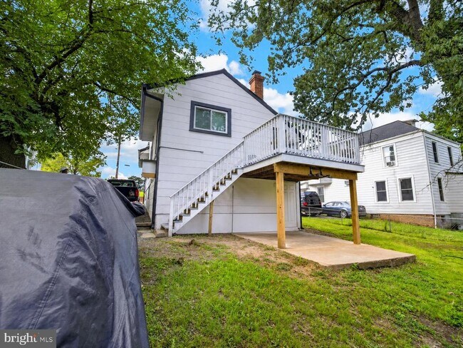 Foto del edificio - 6008 Addison Rd