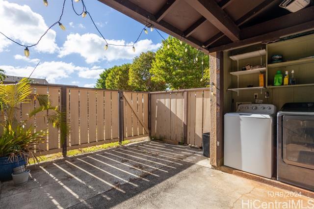 Foto del edificio - 94-112-112 Anania Dr