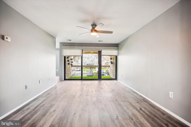 Foto del edificio - 421 Christopher Ave