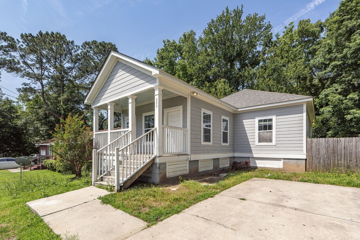 Primary Photo - 3 Bedroom 2 Bath Home in Charleston Farms ...