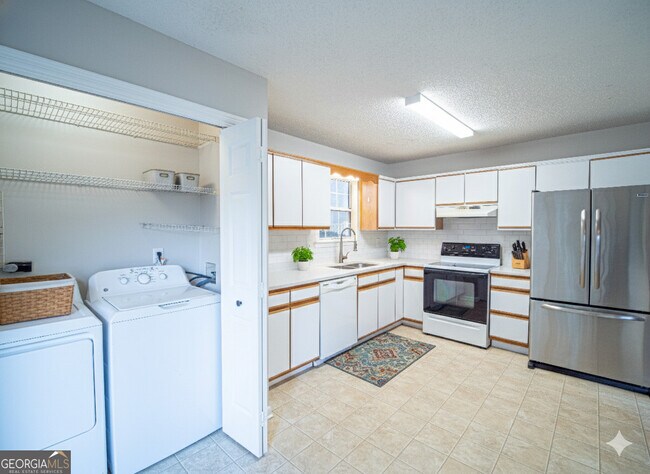Foto del edificio - 4223 Lakes End Dr NW