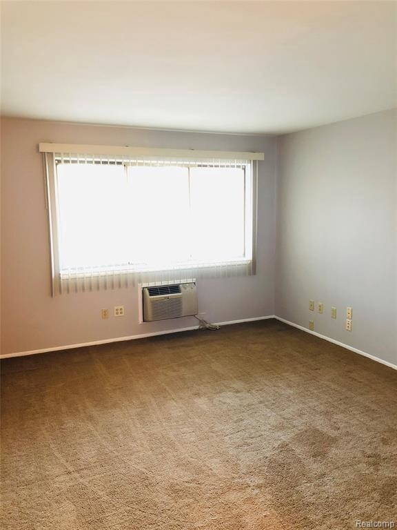 Building Photo - 549 Elm St