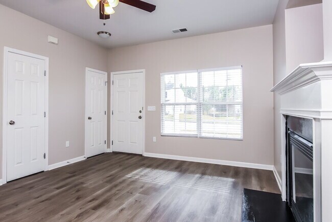 Foto del edificio - 806 Laurens Way