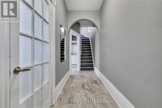 Building Photo - 174 William St