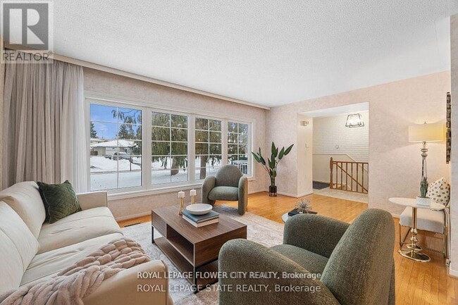 Building Photo - 5 Bromley Crescent