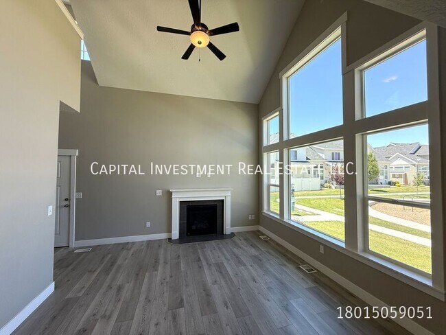 Foto del edificio - 2774 Lacewood Dr