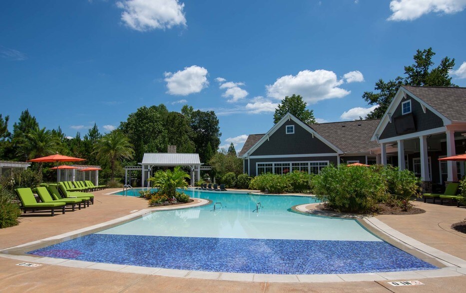 Lakeside Village Apartments