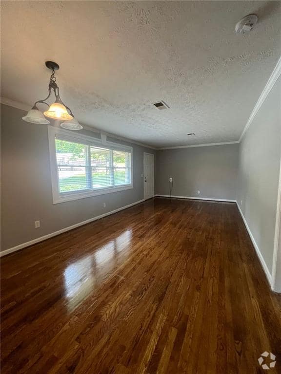 Building Photo - 4421 Lynn Dr