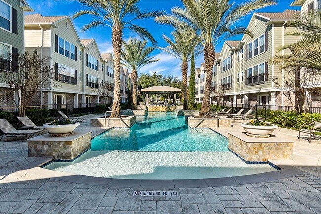 Building Photo - This Condo is The Perfect Blend of Comfort...