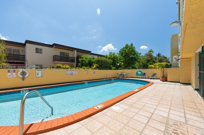 Foto del edificio - 8320 NW 8th St