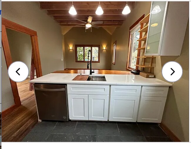 Foto del edificio - 5-Bedroom Home in SE Portland!