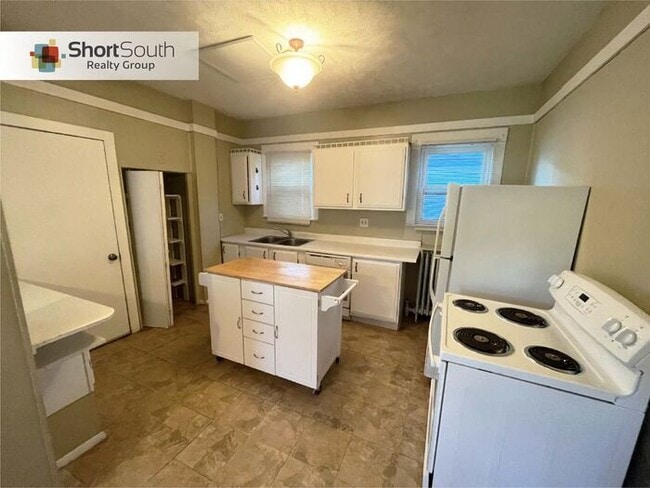 Building Photo - 3 bed 1.5 bath Single Family Home