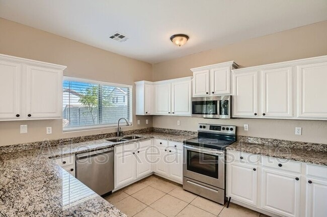 Building Photo - 2600 W Jasper Butte Dr