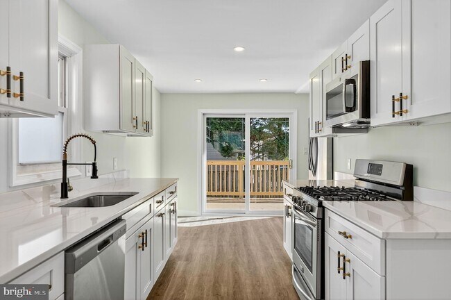 Foto del edificio - 8 Marley Neck Rd