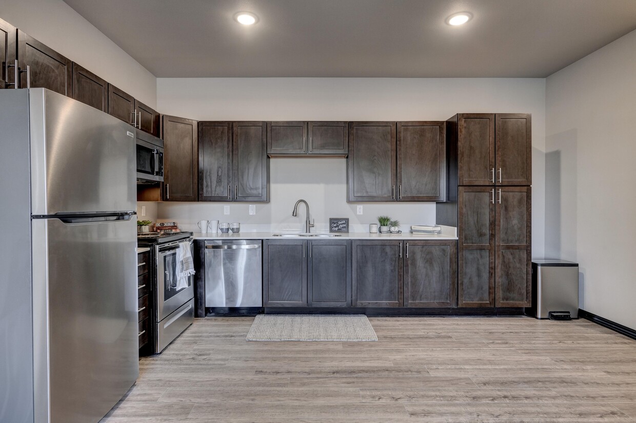 Primary Photo - 5626 W 32nd St