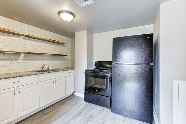 Foto del edificio - 1 bed 1 bath apartment for lease!