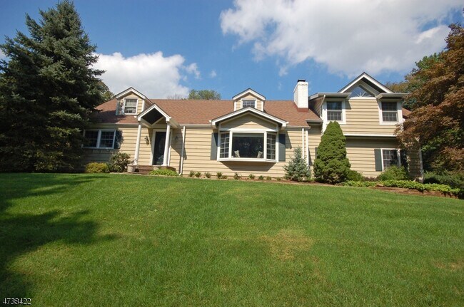 Building Photo - 35 Evergreen Ln