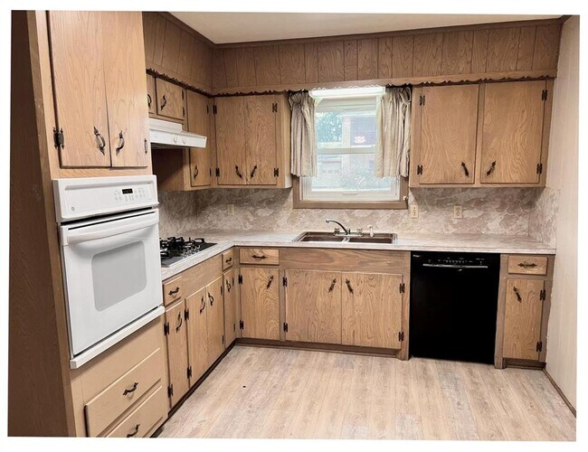 Foto del edificio - 1318 Pine Ln