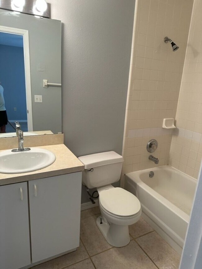 Foto del edificio - Coming soon ... 2 Bed 2 Bath 1/2 Duplex in...