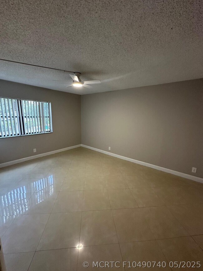 Foto del edificio - 210 Lakeview Dr