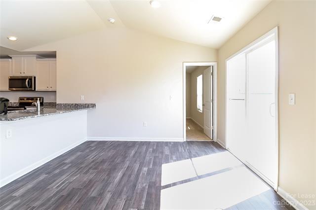 Building Photo - 375 Kenyon Dr