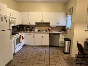 Building Photo - 24 Chilton St