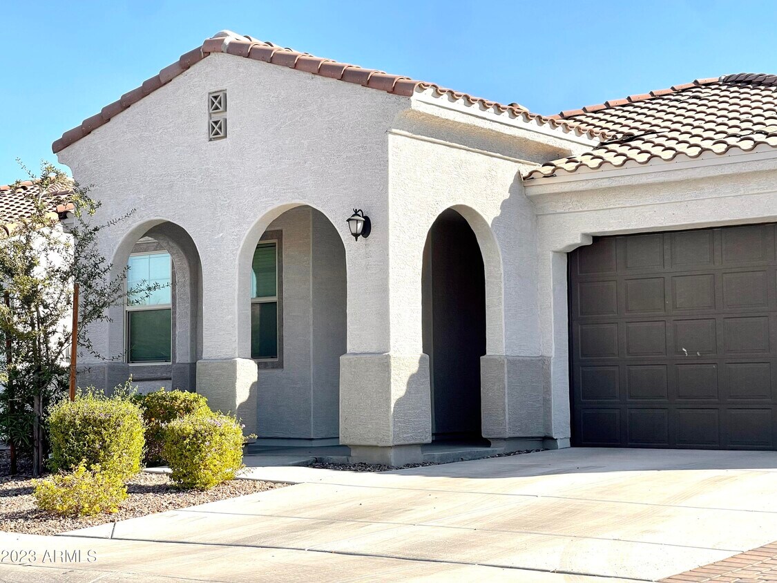 Primary Photo - 20835 N 40th Dr