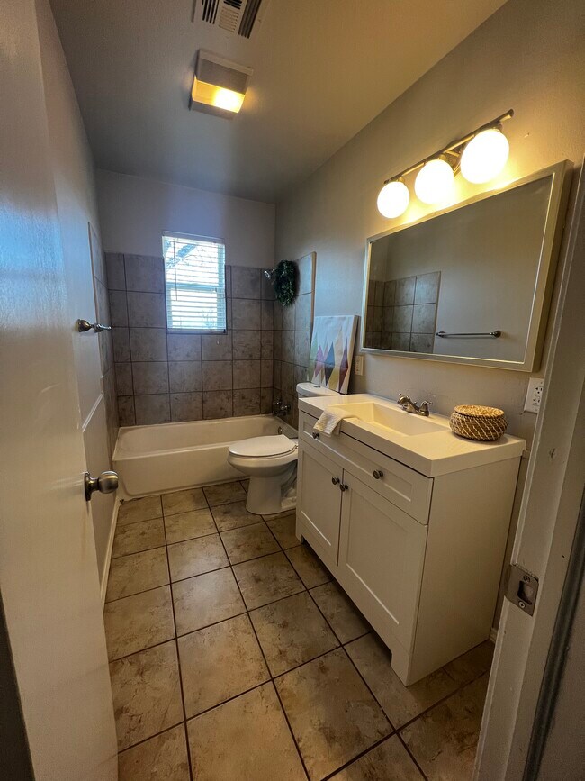 Foto del edificio - 43 Shirley Ln