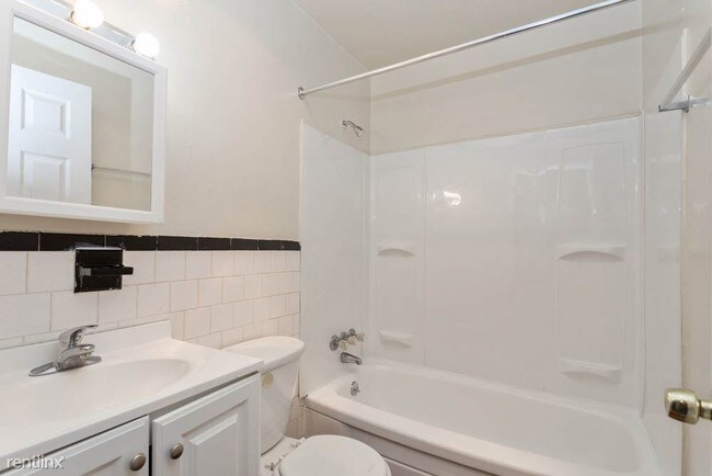 Building Photo - 2 br, 1 bath Apartment - Windsor Arms