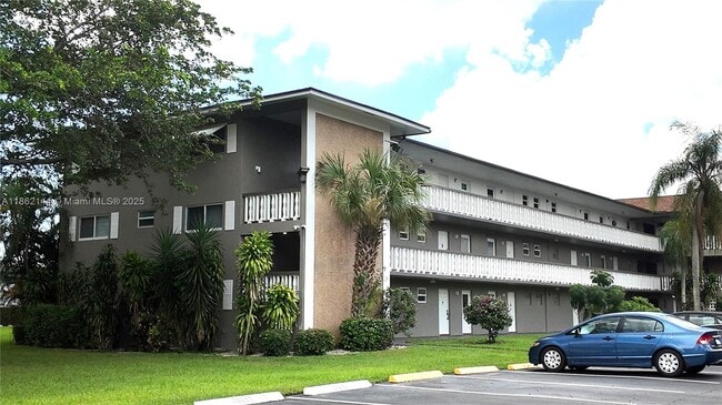 Foto del edificio - 5200 Washington St