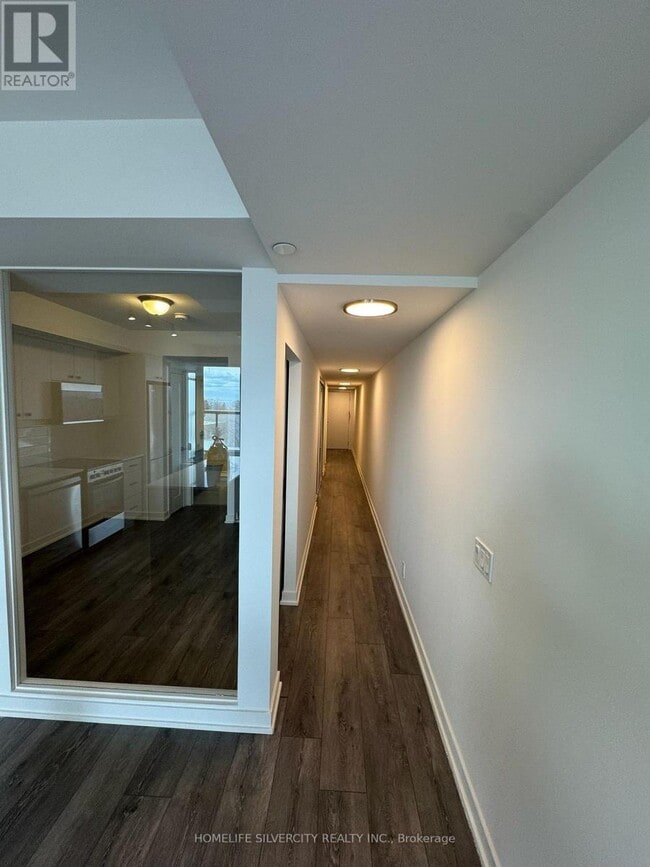 Building Photo - 2 Manderley Dr