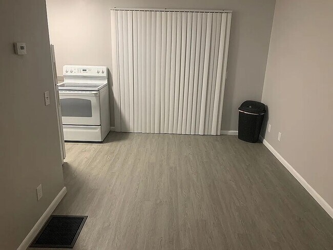 Kitchen & dining area - 4245 Century Ln