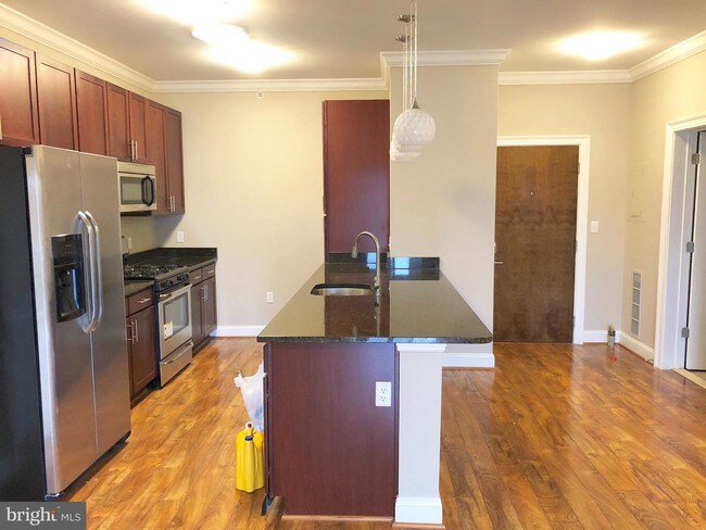 Foto del edificio - 6301 Edsall Rd