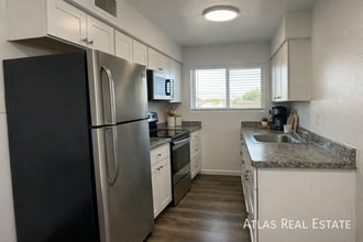 Building Photo - 1045 E University Dr