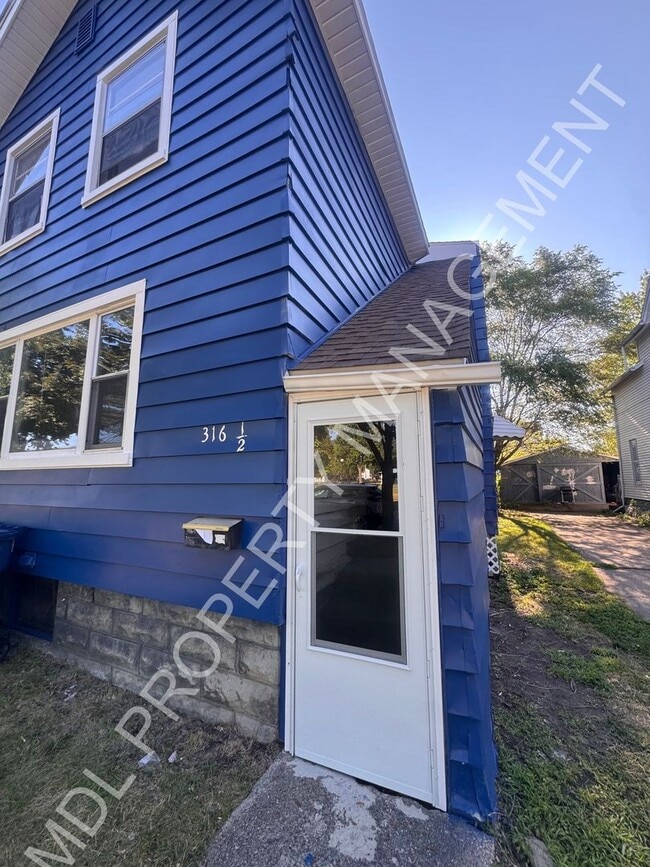 Building Photo - 316 N Jackson St