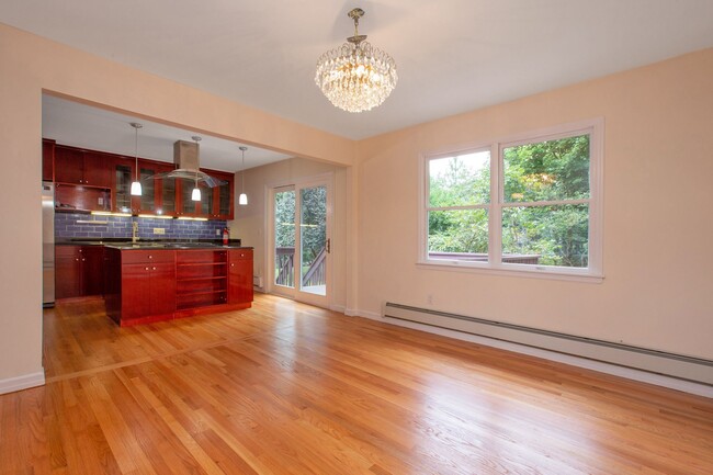 Building Photo - 763 Closter Dock Rd