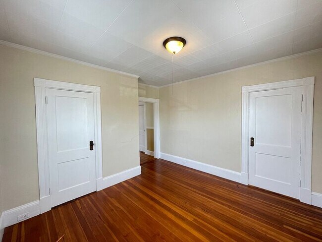 Building Photo - 68 Laval Street