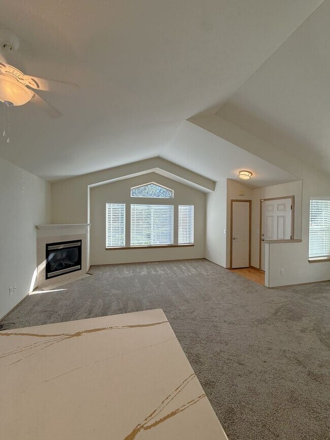 Building Photo - 814 SE Rasmussen Blvd