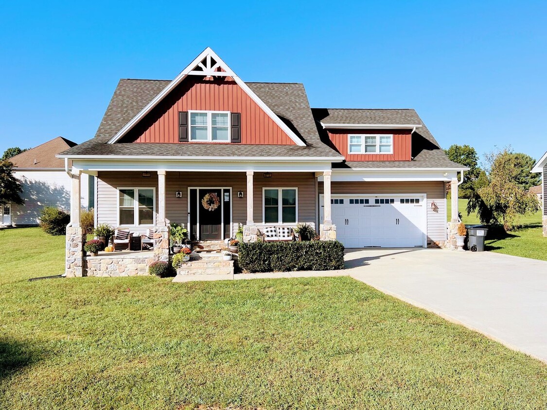 1036 Willow Oak Dr, Forest, VA 24551 House Rental in Forest, VA