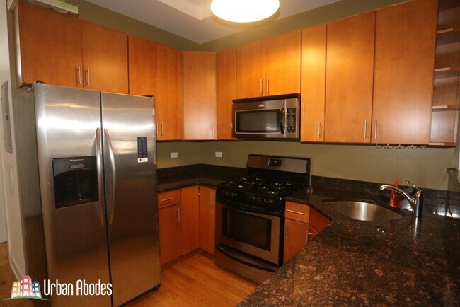 Building Photo - 3023 N Oakley Ave