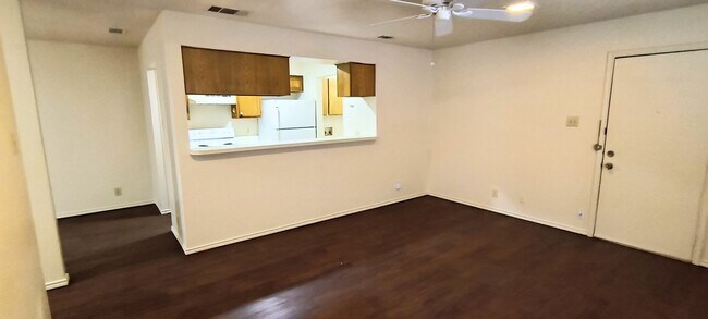Foto del edificio - 2 bedroom 2 bathroom duplex in North Denton