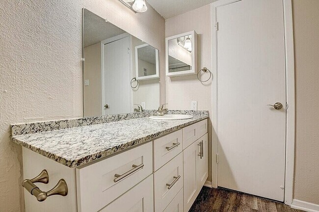 A2 - 1HAB, 1BA - 692pies cuadrados - Baño - Coronado Villas