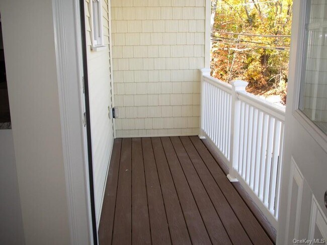 Foto del edificio - 24 Creek Rd