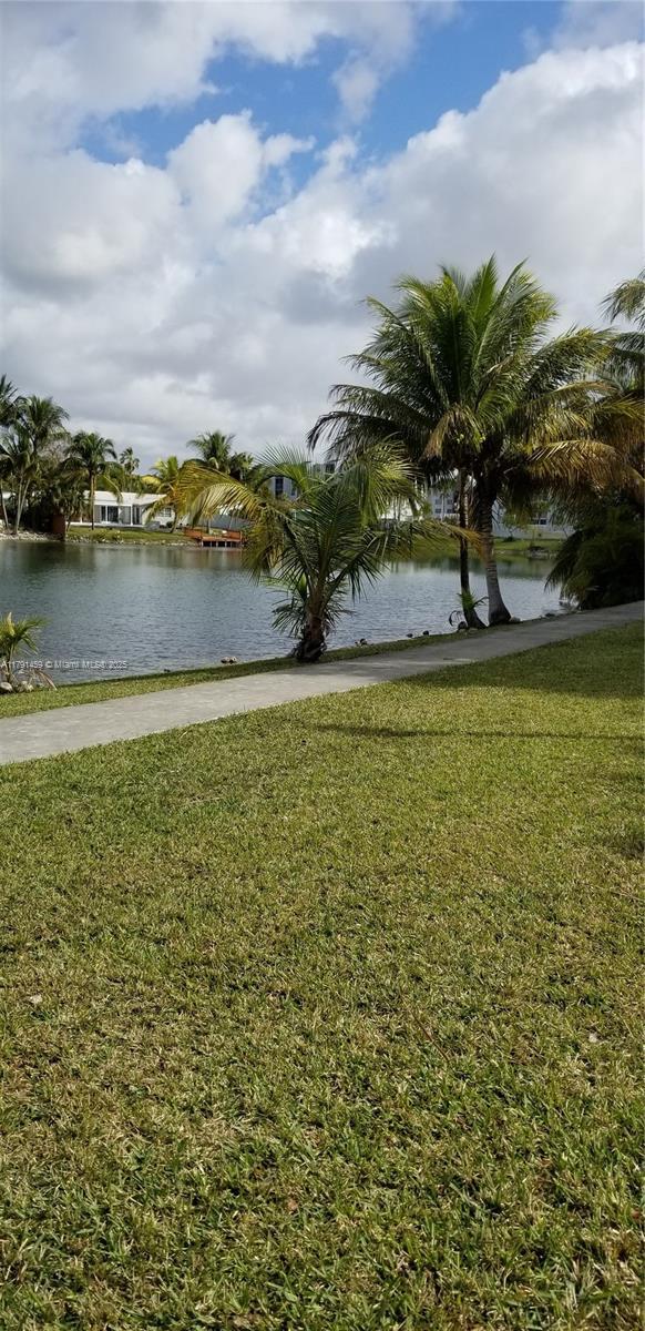 Foto del edificio - 14201 N Kendall Dr