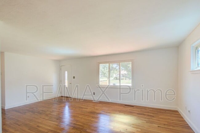 Foto del edificio - 321 Patrician Dr