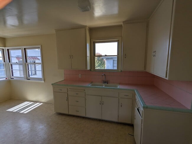 Kitchen - 4045 E 8th St