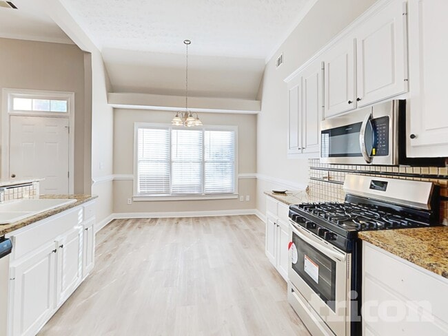 Building Photo - 160 Wisteria Way