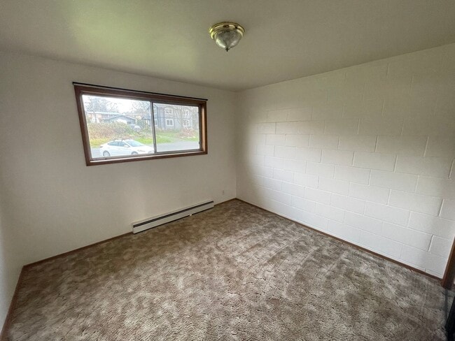 Building Photo - Moore (1371 SE 9th Ave &amp; 1370 SE 10th Ct.)